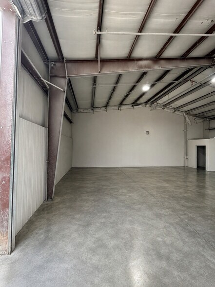 More Photos Of 2556 Melville Rd, Prescott Warehouse For Lease