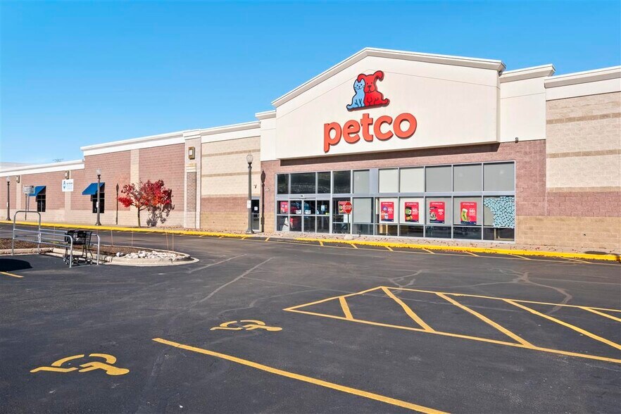 More Photos Of N96W18908 County Line Rd, Germantown General Retail For Lease