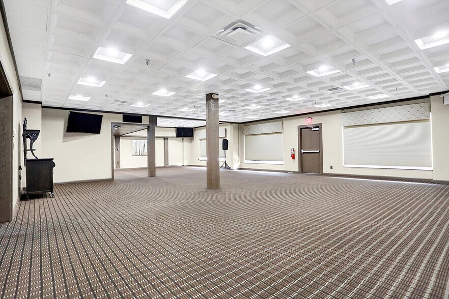 More Photos Of 35 S Main St, Batesville Warehouse For Sale