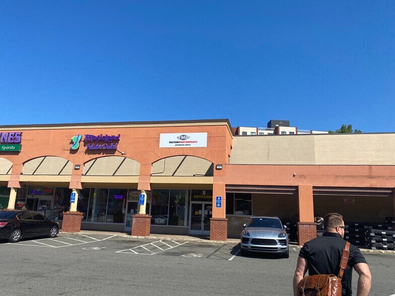More Photos Of 1201 Park St, Hartford Freestanding For Lease