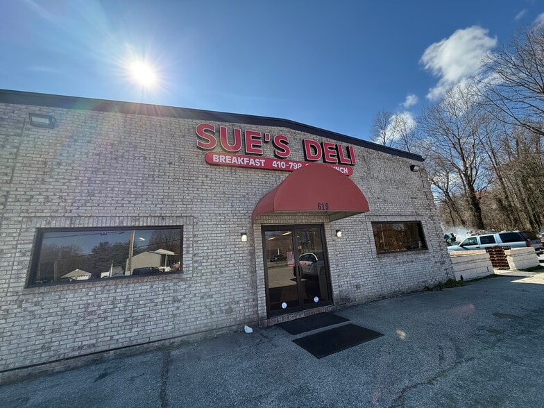 More Photos Of 619 Central Ave E, Edgewater Restaurant For Lease