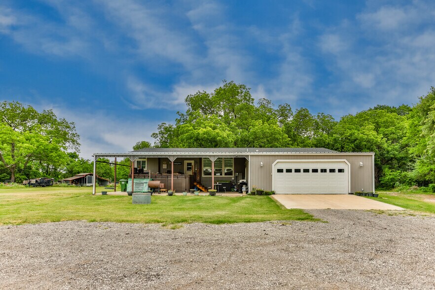 More Photos Of 59 Shawnee Trl, Whitesboro Showroom For Sale