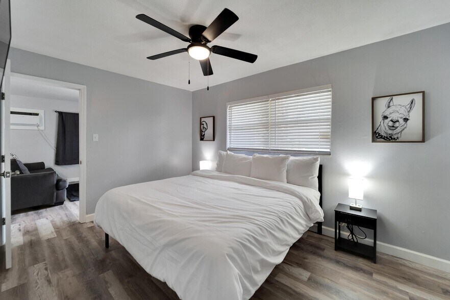 More Photos Of 4511-4513 Mcelroy Ave, Tampa Apartments For Sale
