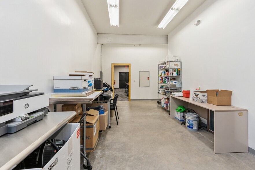 More Photos Of 2200 Gannett Ave, Des Moines Office For Sale