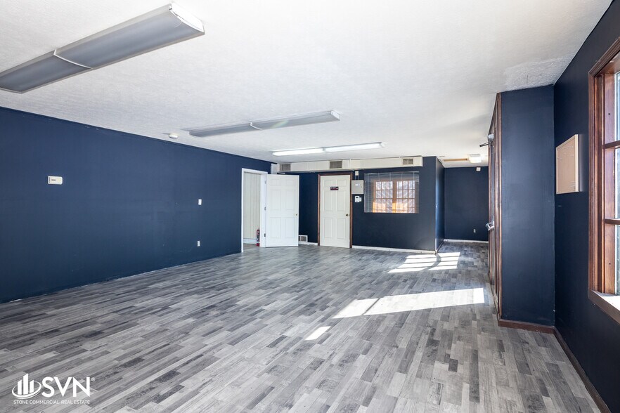 More Photos Of 508 S 3rd St, Danville Showroom For Lease