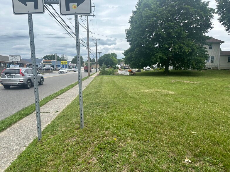 More Photos Of 27 S Sproul Rd, Broomall Land For Lease