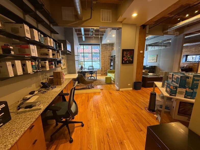 More Photos Of 106 N Aberdeen St, Chicago Office Residential For Sale