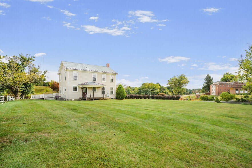 More Photos Of 6245 University Park Dr, Radford Office Residential For Sale