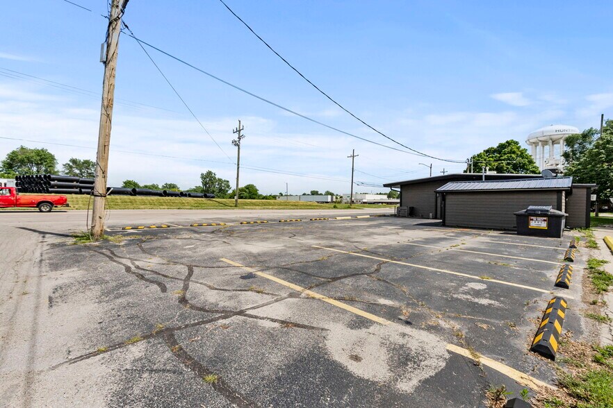 More Photos Of 770 E Franklin St, Huntington Restaurant For Sale