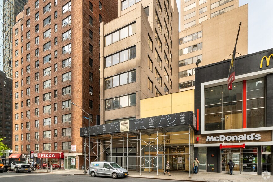 More Photos Of 962-964 Third Ave, New York Office For Lease