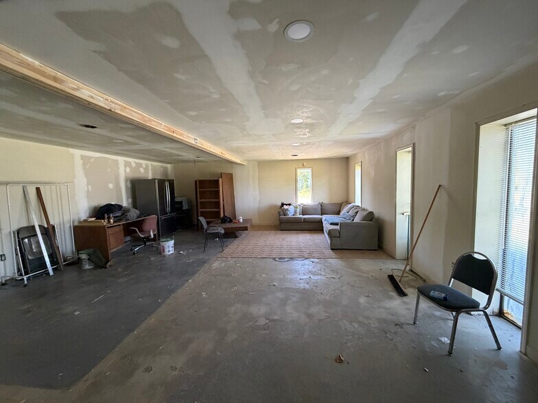 More Photos Of 1725 Wells Hwy, Seneca Industrial For Lease