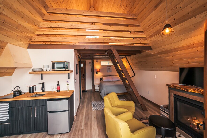 More Photos Of 37 NW Second St, Stevenson Hospitality For Sale