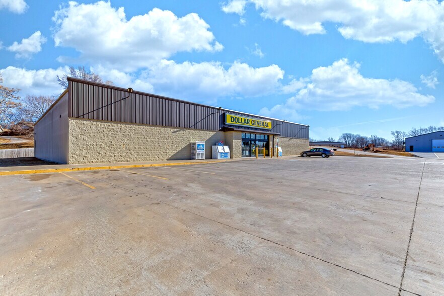 More Photos Of 1601 Commerce Ave, Saint Joseph Freestanding For Sale