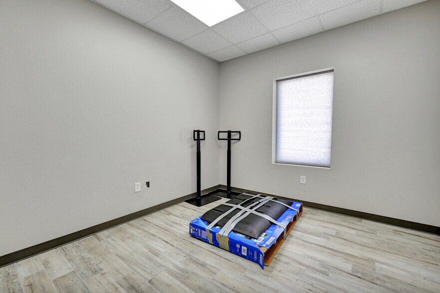 More Photos Of 2316 County Rd 130 rd, Midland Warehouse For Lease