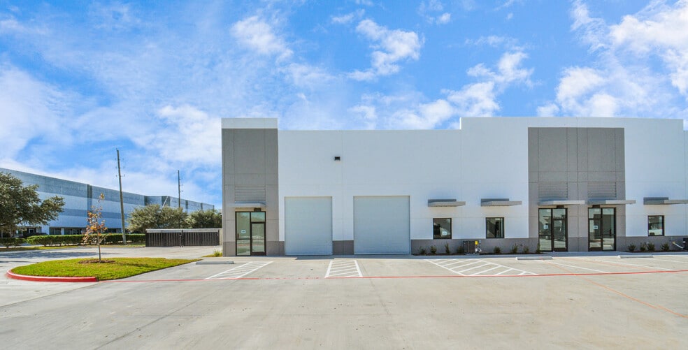 More Photos Of 12425 W Airport Blvd, Sugar Land Light Distribution For Lease