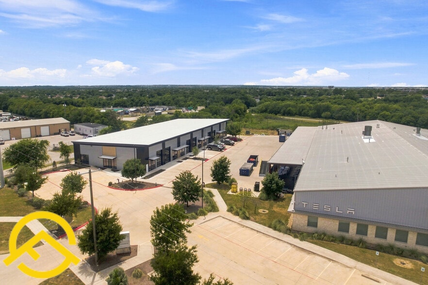 More Photos Of 300 Co Rd 199, Hutto Flex For Lease