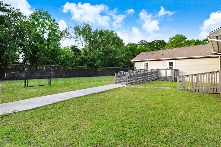 More Photos Of 651 N Brightleaf Blvd, Smithfield Daycare Center For Sale