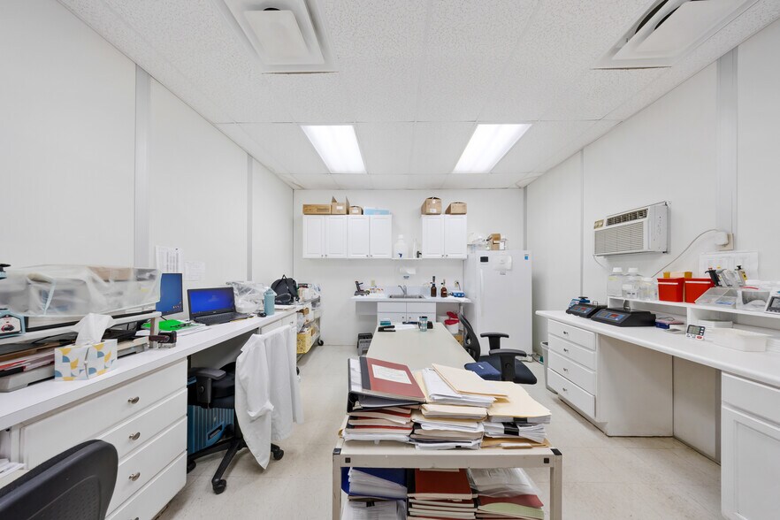 More Photos Of 8127 NW 29th St, Miami Warehouse For Sale