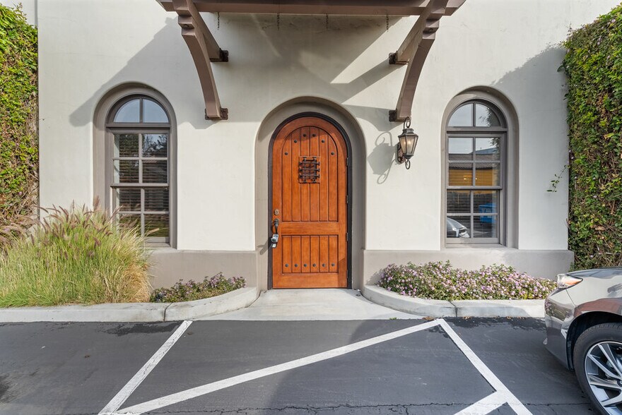 More Photos Of 829 San Benito St, Hollister Office For Sale