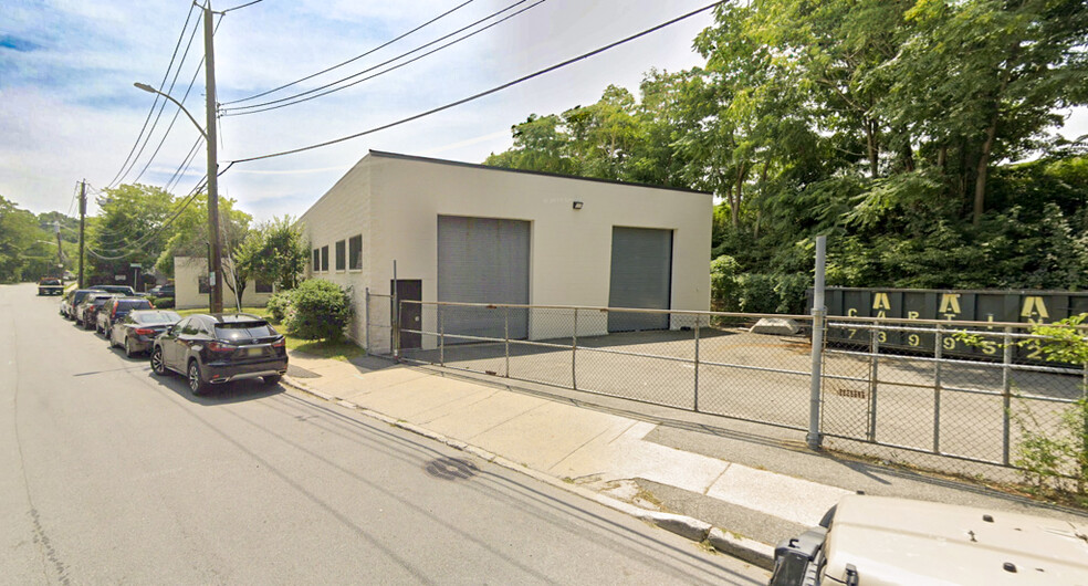 Primary Photo Of 18 Belway Pl, White Plains Industrial For Sale