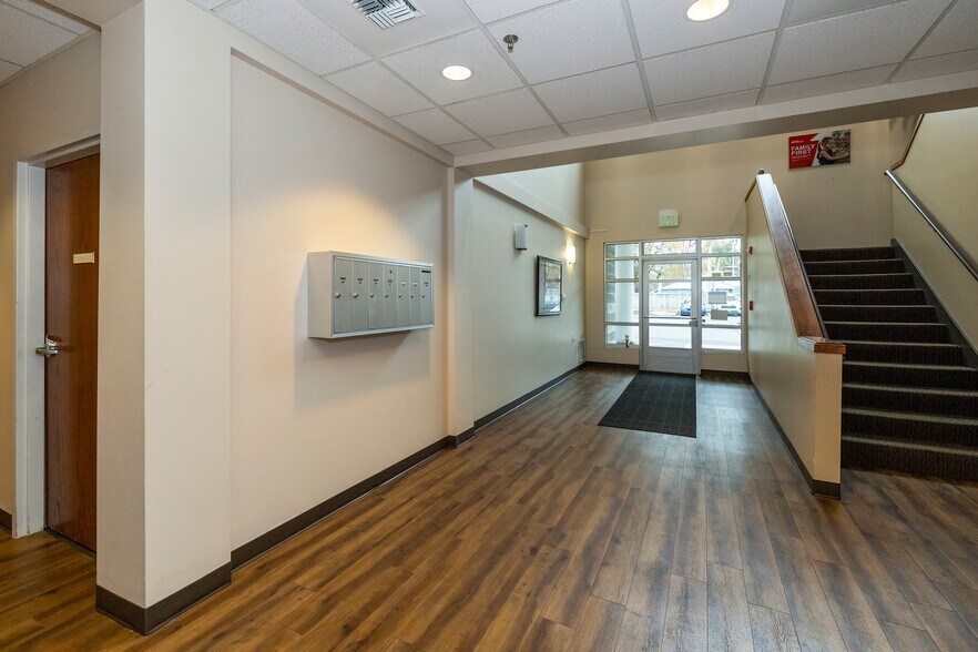 More Photos Of 8820 59th Ave SW, Lakewood Office For Lease