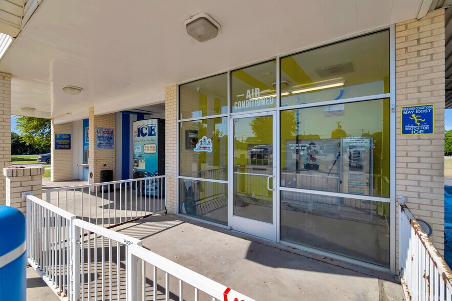 More Photos Of 525 W Irving Blvd, Irving Carwash For Sale