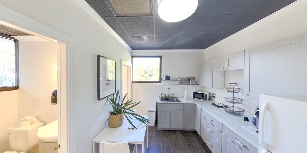 More Photos Of 8837 Goodbys Executive Dr, Jacksonville Medical For Lease