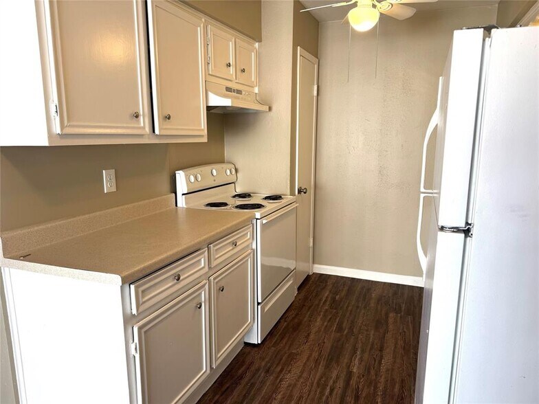 More Photos Of 8607 Bart Ln, Houston Apartments For Sale