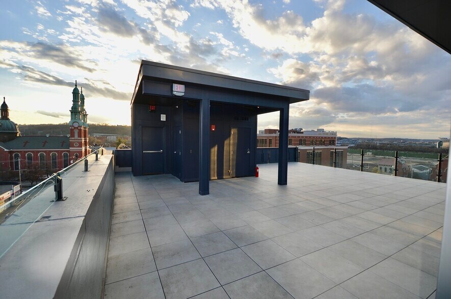 More Photos Of 535 Madison Ave, Covington Office For Lease