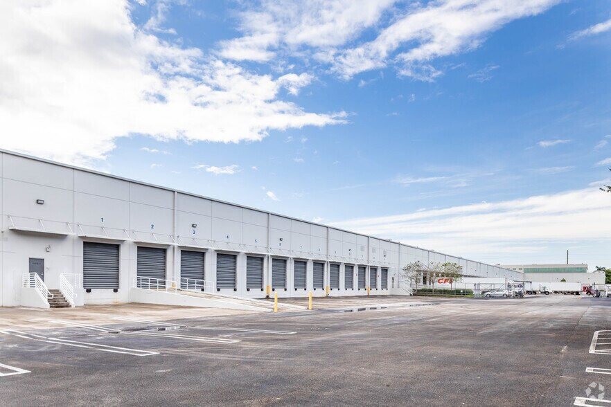 More Photos Of 3505 NW 107th Ave, Doral Distribution For Lease
