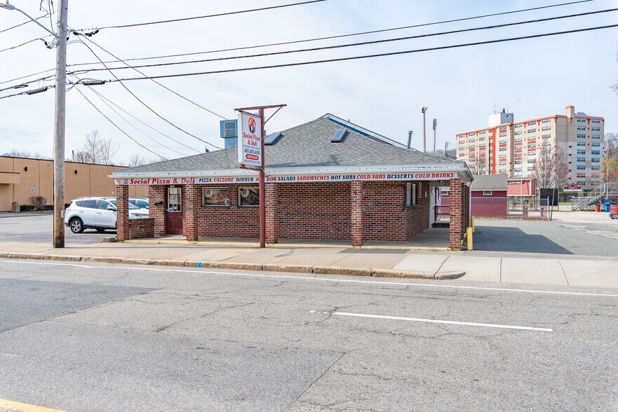 More Photos Of 420 Social St, Woonsocket Restaurant For Sale