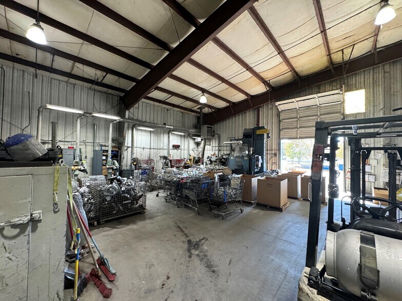 More Photos Of 1211 S Powell Rd, Independence Manufacturing For Lease