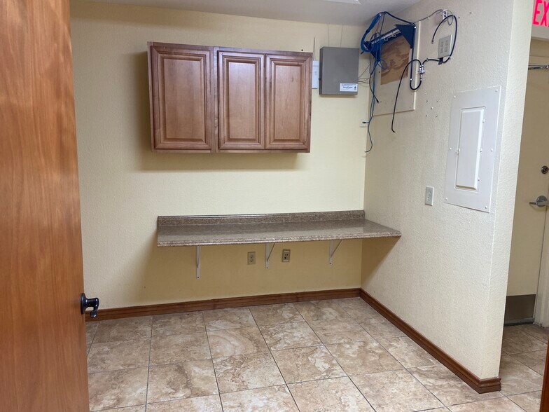 More Photos Of 515 N King St, Seguin Medical For Sale