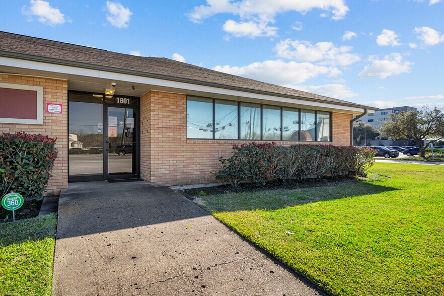 More Photos Of 1601 Liberty St, Richmond Medical For Lease