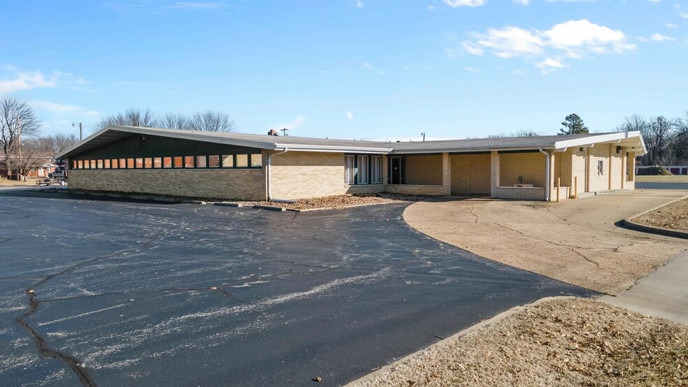 More Photos Of 808 E Wakefield Ave, Sikeston Healthcare For Sale