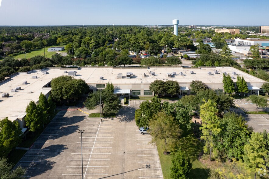 More Photos Of 11410 Greens Crossing Blvd, Houston Light Manufacturing For Sale