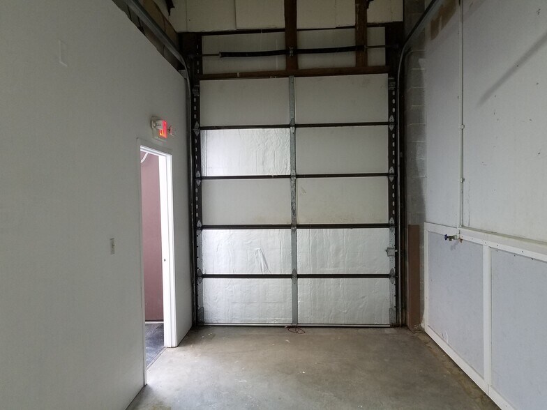 More Photos Of 18775 N Frederick Rd, Gaithersburg Warehouse For Lease