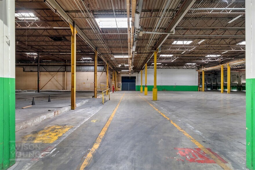 More Photos Of 300 S Main St, Mauldin Warehouse For Sale