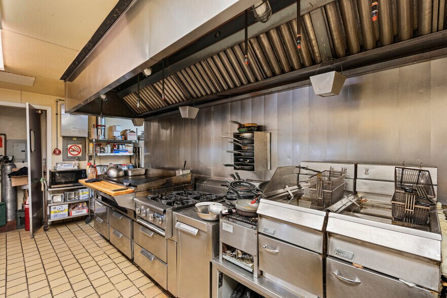 More Photos Of 11261 Merritt St, Castroville Shelter For Sale