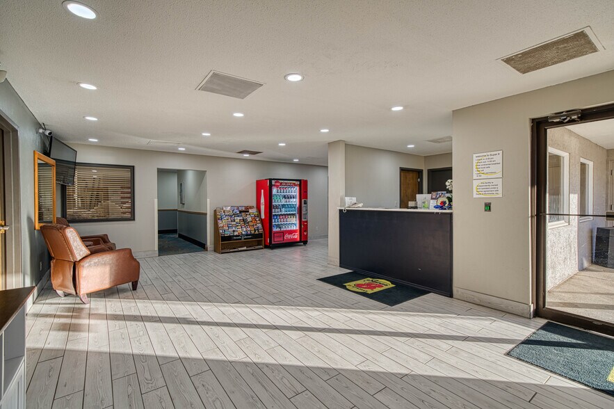 More Photos Of 800 Mammoth St, Hot Springs Hotel For Sale