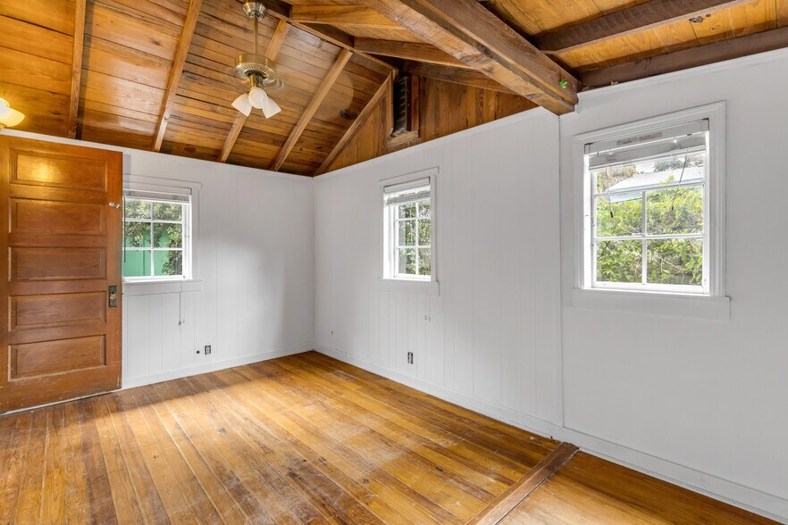 More Photos Of 304 Flagler Ave, New Smyrna Beach Storefront For Sale