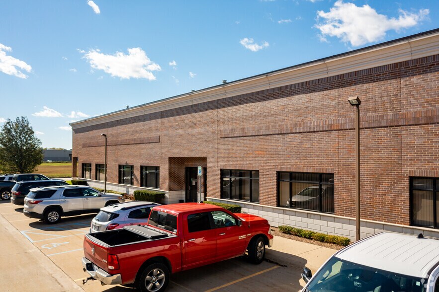 Primary Photo Of 16049-16089 Leone Dr, Macomb Township Warehouse For Lease