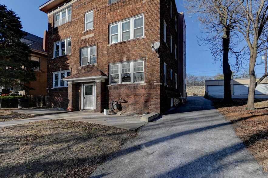 More Photos Of 206-208 W 34th St, Kansas City Apartments For Sale