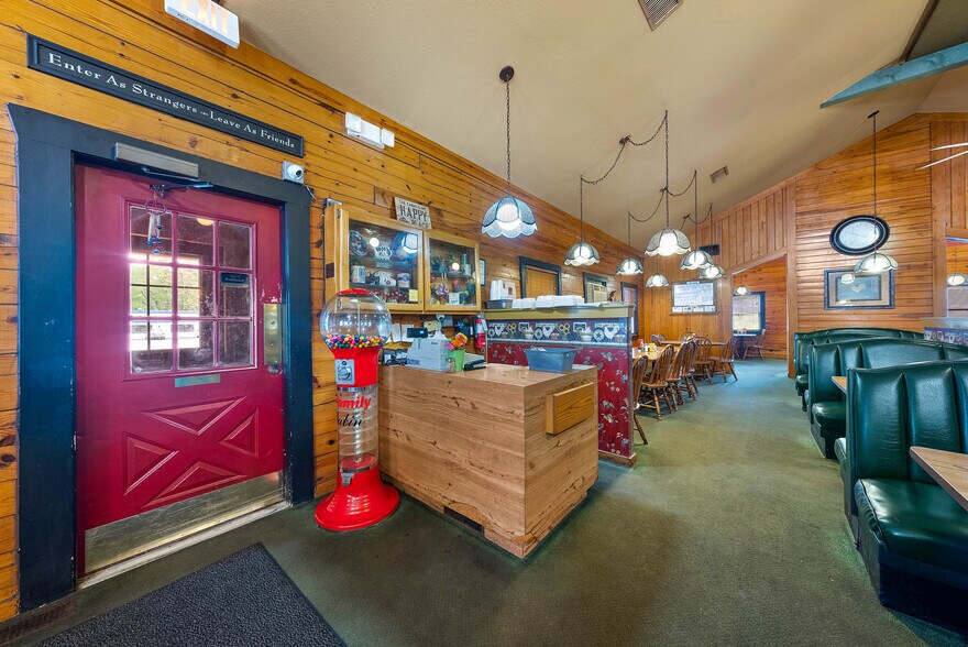 More Photos Of 347 N Scott Ave, Belton Restaurant For Sale