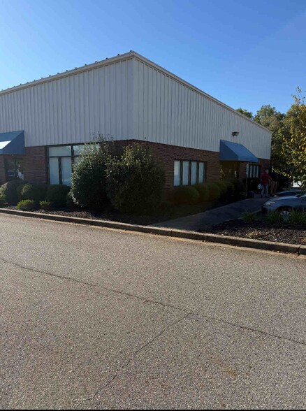 More Photos Of 615 McGee Rd, Anderson Showroom For Lease