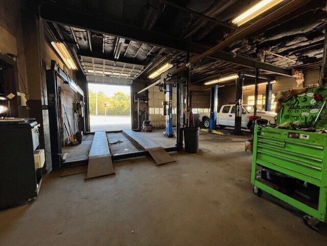 More Photos Of 255 State St, Bristol Auto Repair For Sale