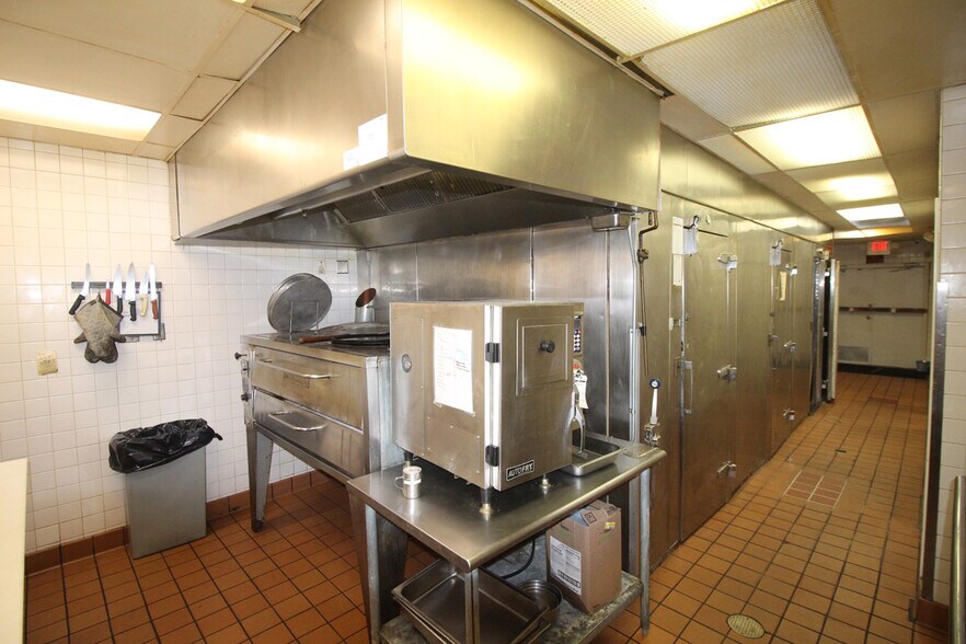 More Photos Of 930 E Coliseum Blvd, Fort Wayne Restaurant For Sale