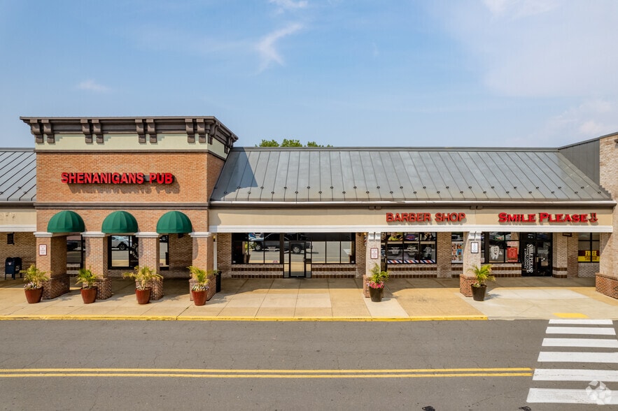 More Photos Of 510-550 E Market St, Leesburg Unknown For Lease