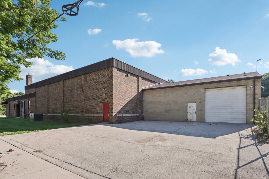 More Photos Of 1645 N 25th St, Milwaukee Office For Sale