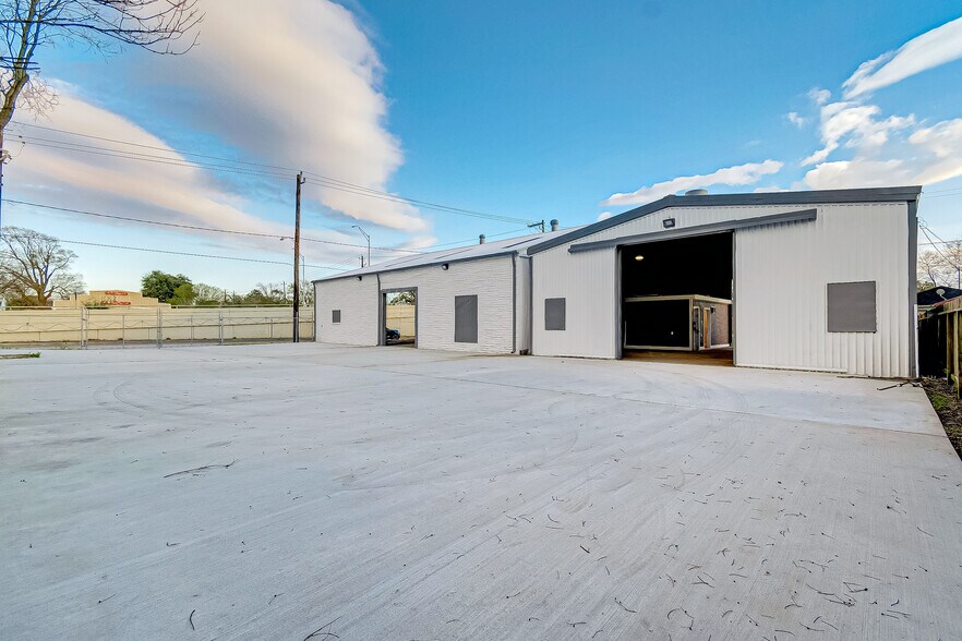 More Photos Of 1110 Central St, Houston Warehouse For Lease